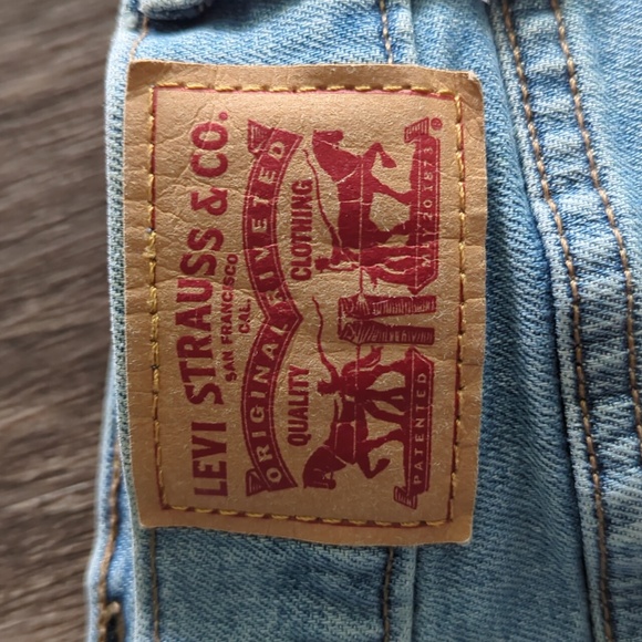 Levi's Embroidered Denim Shorts - Picture 4 of 4